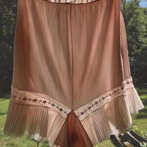 Vintage 1960’s Pink Ruffled Embroidered Floral Tap Pants Shorts